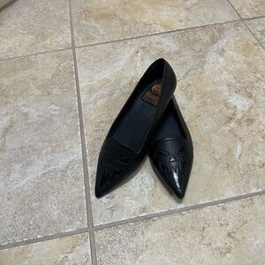 Black Women's Flats